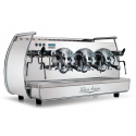Adonis 1905 Victoria Arduino 3 Group - Quiet Luxury Kafe Ekipmanı Victoria Arduino Adonis 1905 3 grup espresso makinesi, lüks moda kafe ve premium horeca projeleri için quiet luxury endüstriyel tasarım